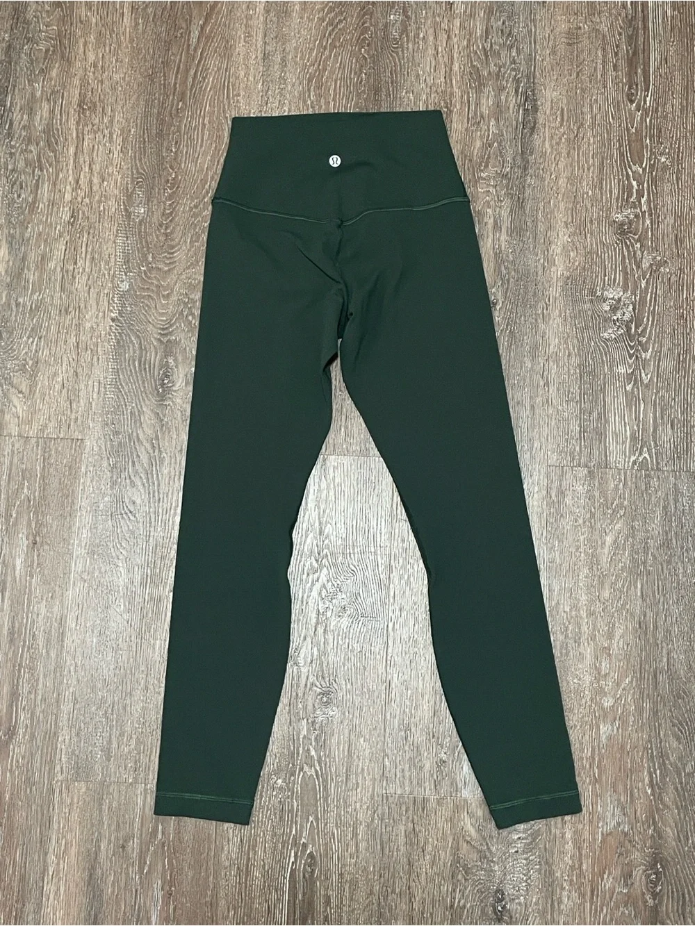 Like New Lululemon Matching Rainforest Green Set. Size Top 6/Bottom 4